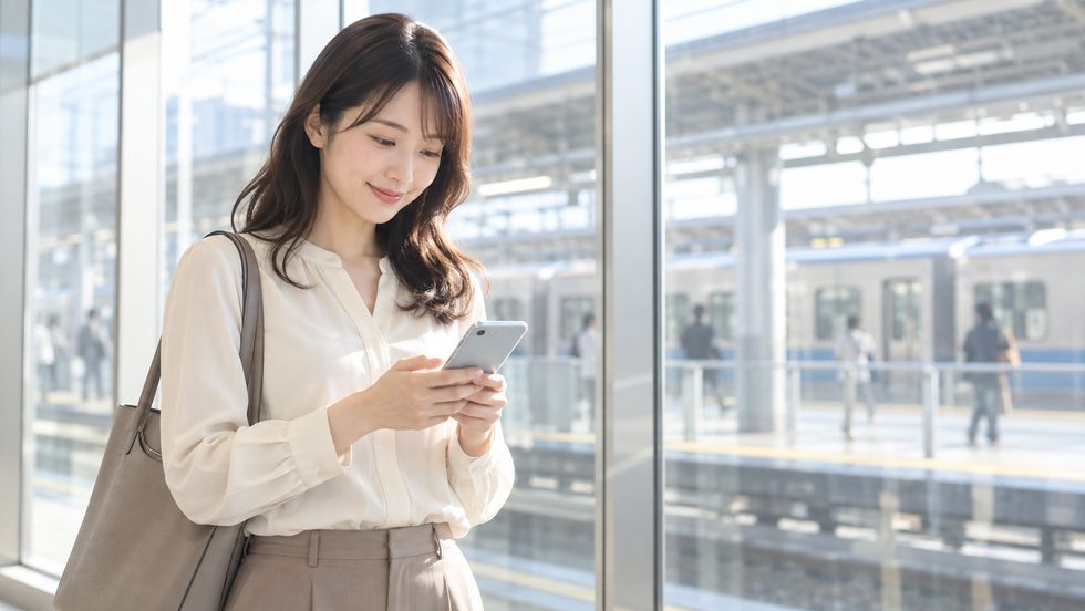 出勤時間を確認する様子（終電から逆算）